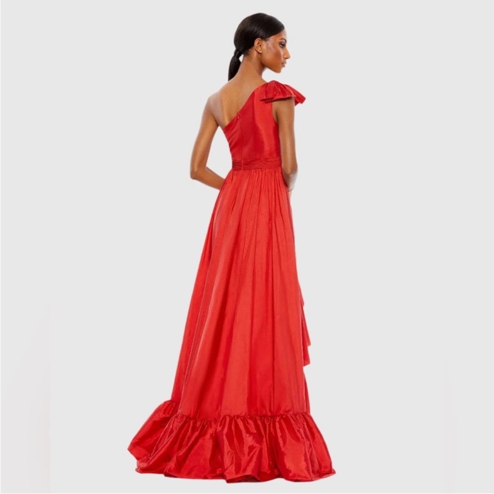 Mac Duggal red solid colored one shoulder formal gown size 12 • black tie dress - Picture 4 of 12
